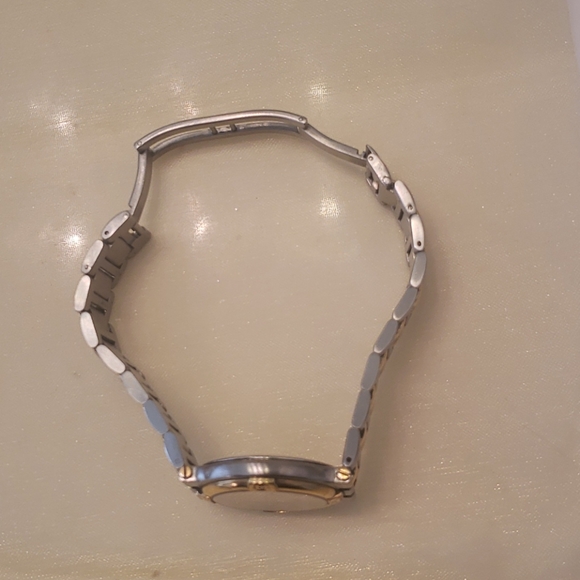 Gucci 9000 M watch